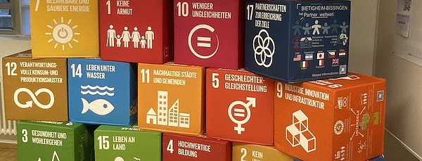 Sitzwürfel mit den SDGs.