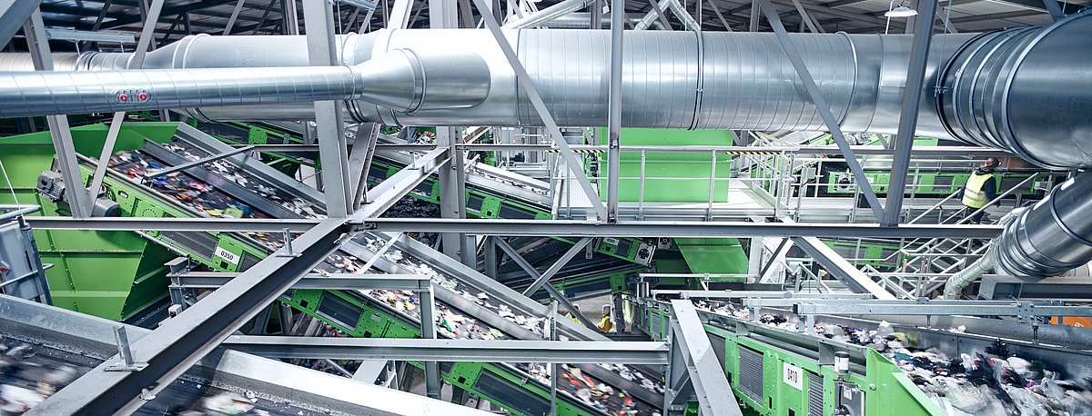 Förderbänder in der Recyclinganlage in Grünstadt
