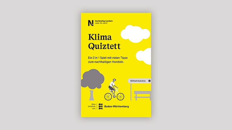 Deckblatt des Klima-Quiztett. Auf diesem ist das Logo der N!-Strategie "Nachhaltig handeln" auf gelbem Grund zu sehen. Außerdem ist ein graue Illustration eines Baumes, eines Fahrradfahrers und eines Mitfahrbänkles zu sehen.