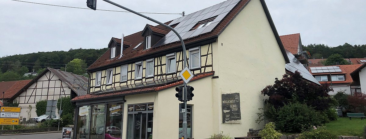 Frontansicht der Dorfbäckerei Tiefenbach