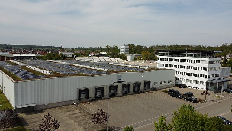 Das Bild zeigt eine Außenansicht des Gebäudekomplexes der ARNO GmbH.