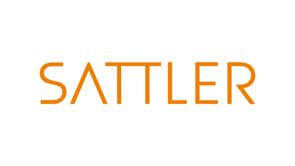 Logo von Sattler, orange Großbuchstaben