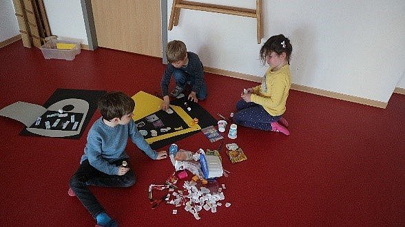 Müll richtig sortieren. Mit eigenständiger Fehlerkontrolle nach Montessori.