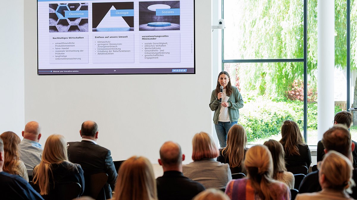 Vortrag von der Mader GmbH & CO. KG beim Klimawin BW-Workshop in Stuttgart.