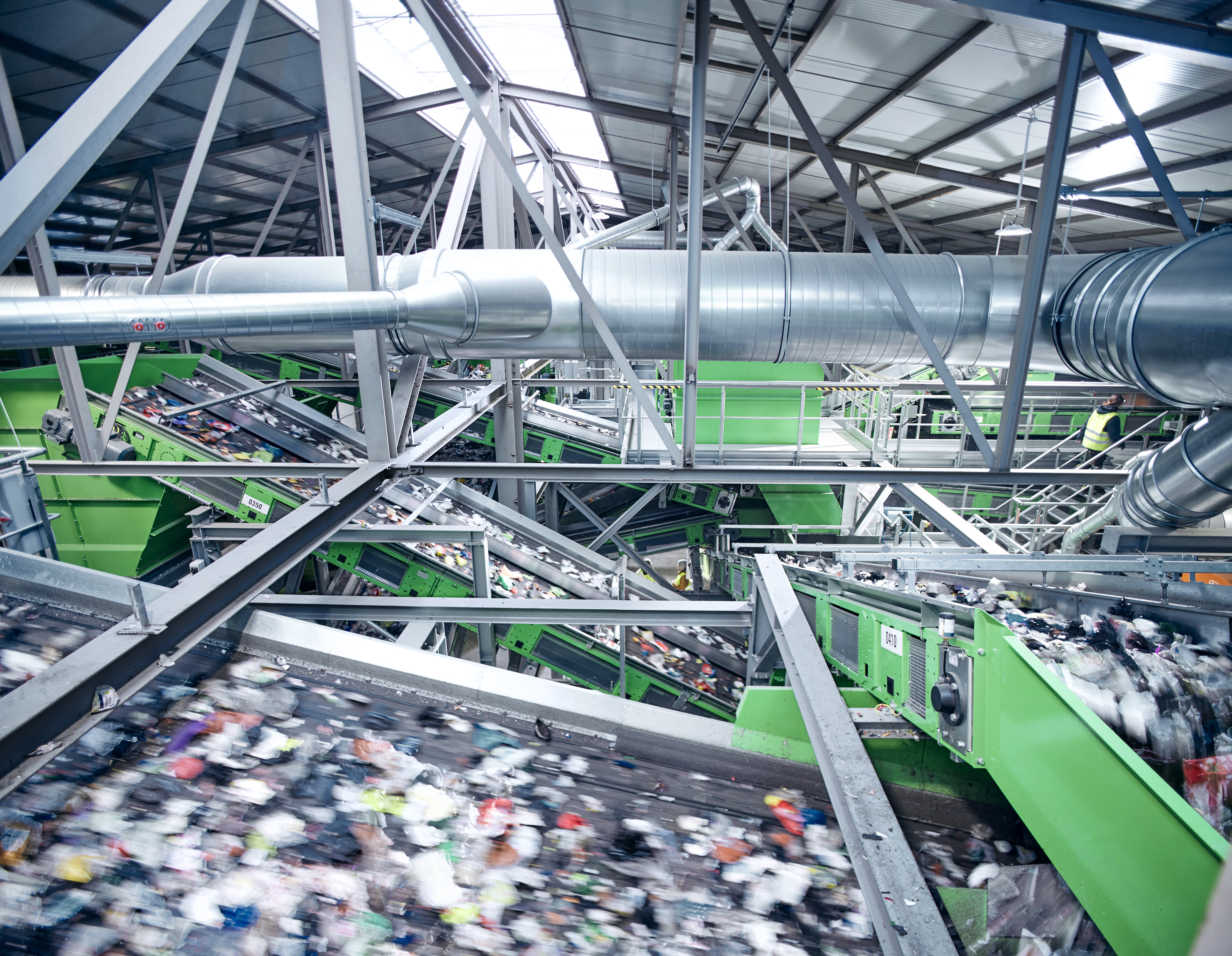 Förderbänder in der Recyclinganlage in Grünstadt