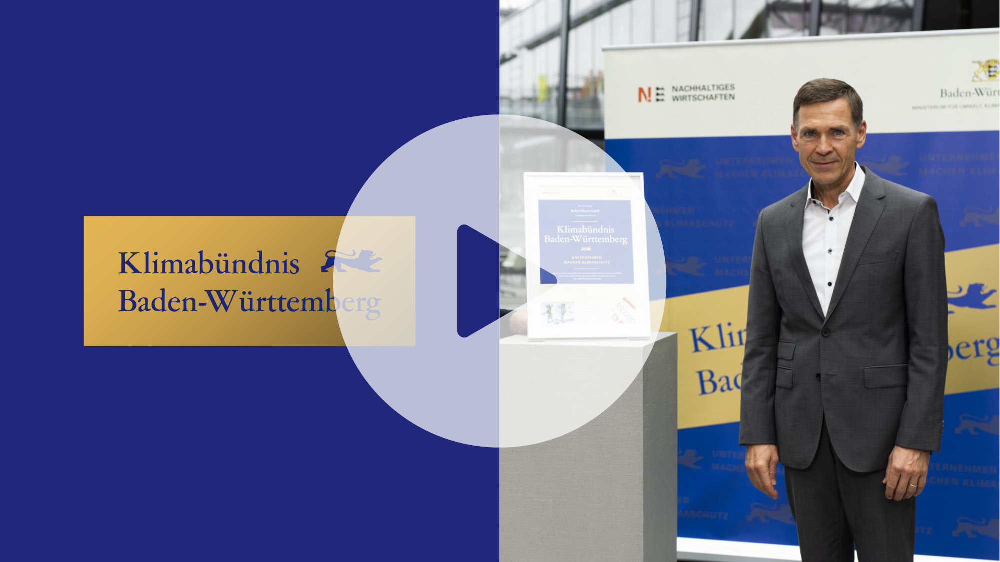 Film-Cover mit Bild von Christoph Kübel, darüber ein transparentes Play-Zeichen.