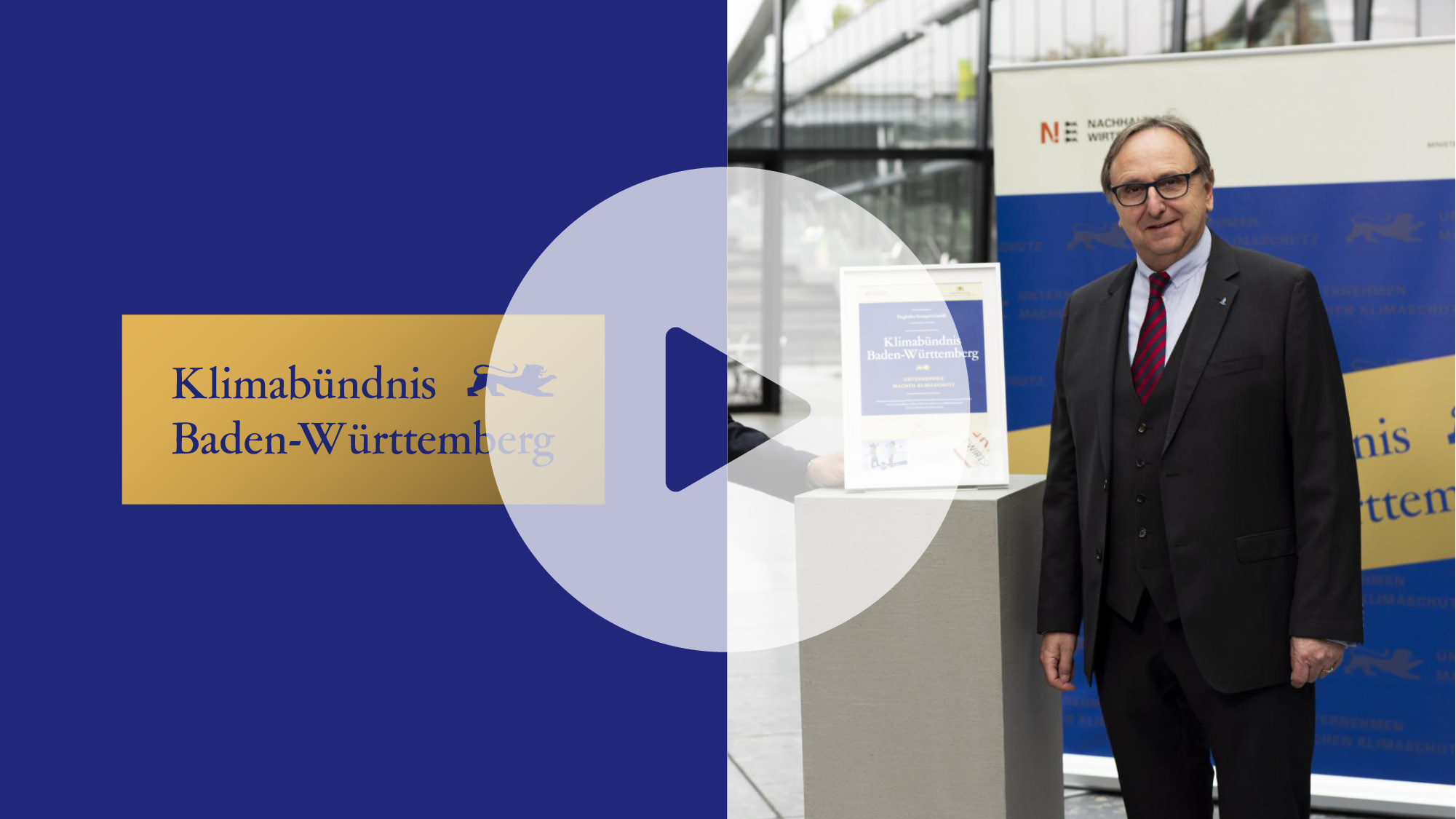 Film-Cover mit Bild von Walter Schoefer, darüber ein transparentes Play-Zeichen.