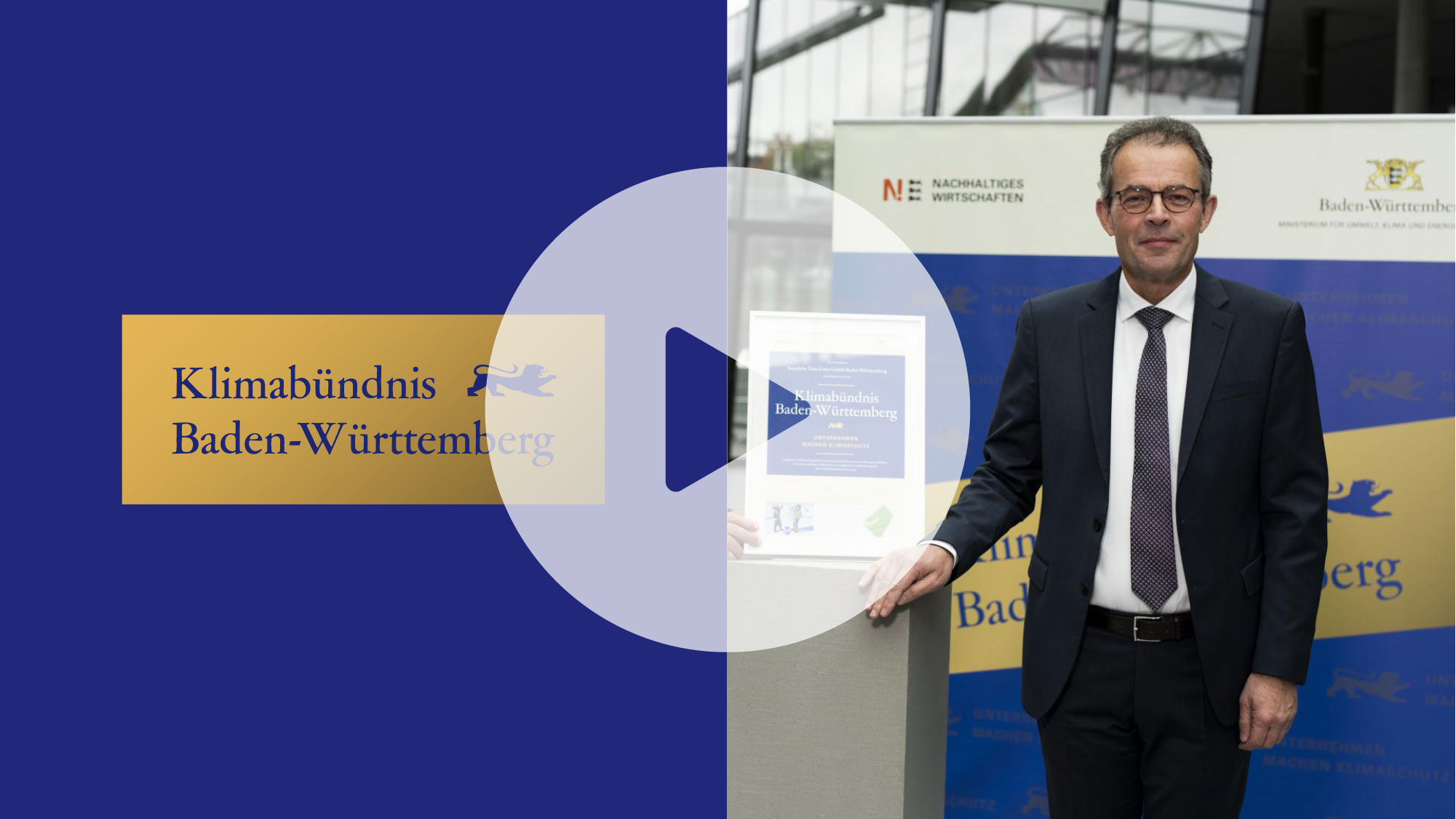 Film-Cover mit Bild von Georg Wacker, darüber ein transparentes Play-Zeichen.