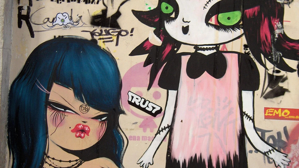 Graffiti an Häuserwand in Barcelona