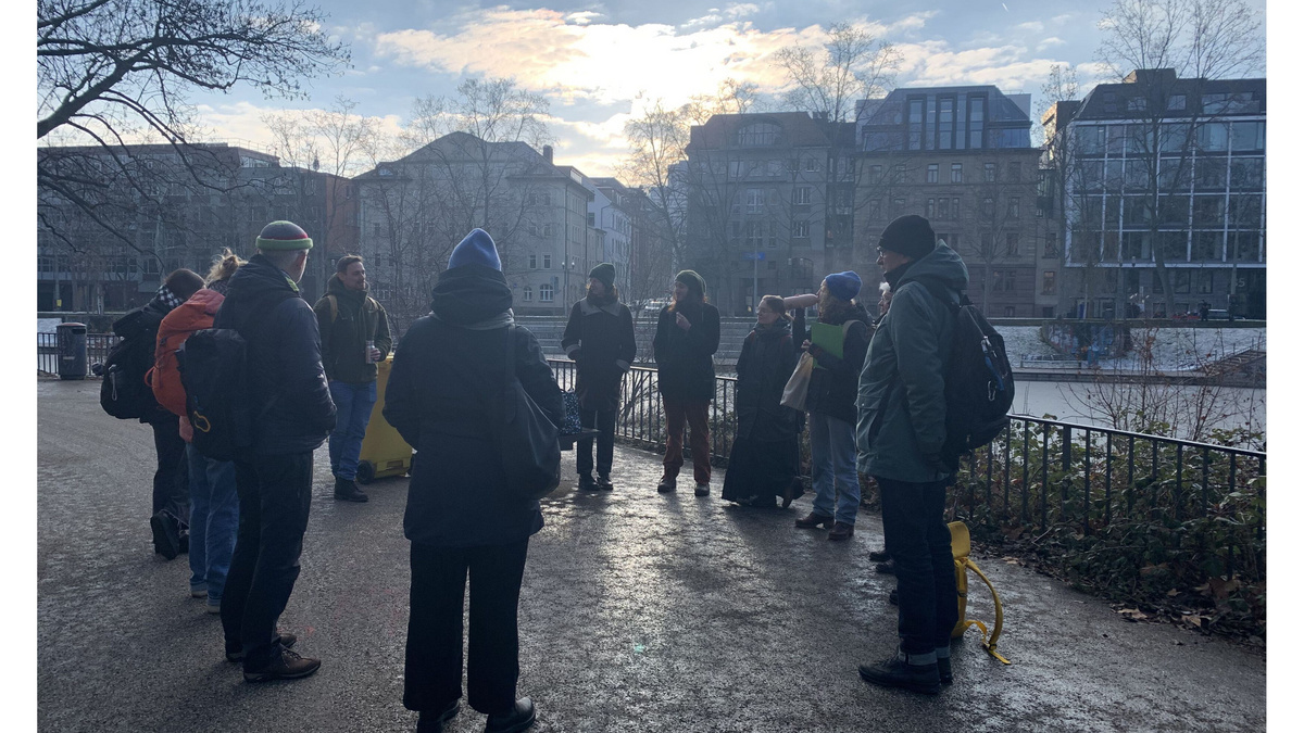 Die angehenden Guides in der Gruppe beim Stadtrundgang durch Stuttgart